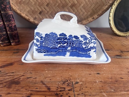 Vintage Blue & White Old Willow Pattern Covered Butter Dish, Made in England Transferware Cheese Keeper, Chinoiserie Decor, Rustic Farmhouse - Etsy