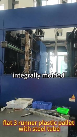 Flat 3 runner plastic pallet with steel tube, heavy duty,anti slip pads to prevent friction