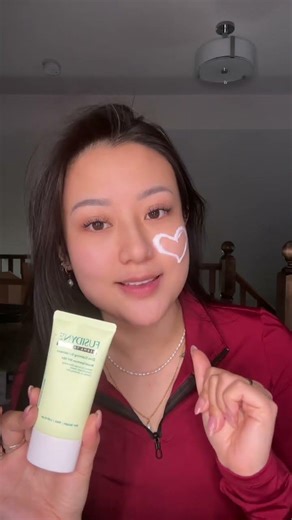 Sun protection that actually calms breakouts. 🌿✨