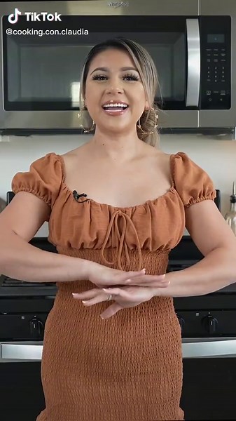 If there is one dessert you HAVE to make is this one right here, TRES LECHES CHOCOFLAN, now if you are an OG you already know this one, but wait! Have you tried it with 3 leches??? Well if you havnt, YOU NEED TO NOW😅 its seriously Super Delicious, now this is how I make it to get a clean flan and not overbaked cake ☺️♥️you can bake it all at once if you dont mind either one, but for me presentation is EVERYTHING! #tresleches #chocoflan #impossiblecake #pastelimposible #flan #dessert #chocolatel