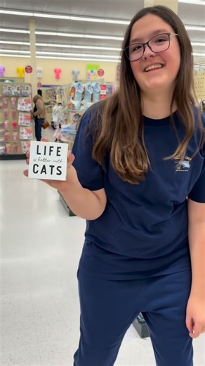 Lacie Stonehouse on Instagram: "Audrey and Kailynn #catladies"