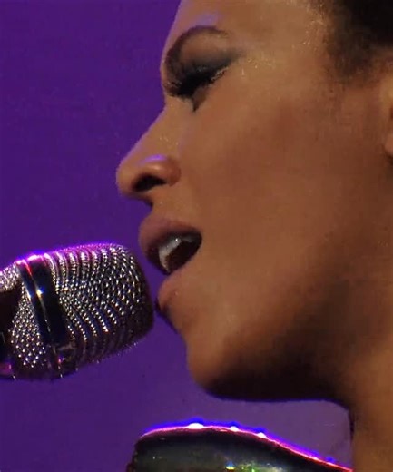 bey’s groove 𐚁 on Instagram: "Queen of runs and riffs. 👑 Ego (I Am… World Tour, 2010) ____ #beyoncé #renaissance #tour #music #ego #singer #makeup #outfit #vocals #hair #fashion #woman"