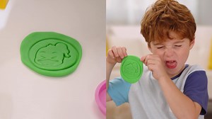 [PLAY DOH] BÉ CÙNG PLAY-DOH BƯỚC VÀO THẾ GIỚI MICKEY MOUSE CLUBHOUSE Mickey Mouse gọi tên bé rồi nè! 🙋‍♂️🙋‍♀️ Cùng Play-Doh bước vào ngôi nhà Mickey quen thuộc, nơi bé được vừa chơi vừa sáng tạo mỗi ngày. 🔧 Bé hóa thân thành thợ sửa xe nhí tại garage của Mickey 🧁 Cùng Minnie làm bánh với những tạo hình Play-Doh xinh xắn 🎨 Thỏa sức nặn bột, tạo hình, giúp bé phát triển trí tưởng tượng 🔥 Sản phẩm Play-Doh Mickey Mouse hiện đã có tại MYKINGDOM 👉 Mua ngay cho bé tại: https://tinyurl.com/mrpb3