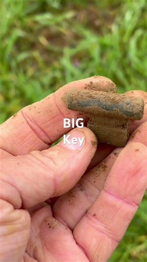 Big Ole Giant Skeleton Key! #history #metaldetecting #fun #viral #treasure #shorts