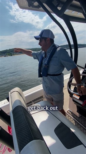 Ran Aground? Here's A Way to Get Free from the Sandbar PART 3/3: Bridge Marina Boating Tips #shorts