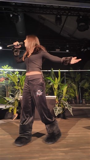 Niyas on Instagram: "DAS WAR MEIN ALLERERSTER AUFTRITT!! freu mich schon wenn die Videos auf YouTube sind, ich hab nämlich kompletten Blackout von der Show #fyp #fürdich #unreleasedberlin #deutschrap"