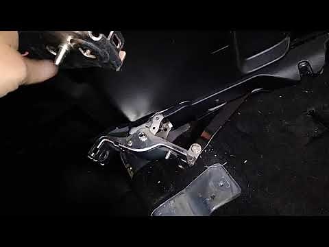 07 Mitsubishi Outlander-Middle Rear Seat Removal. CAUTION: Language