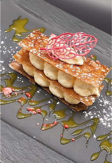 Le chef s’entraîne 🤣 #pâtisserie #resto #91 #bistronomie #essonnes #faitmaison #bistrot #millefeuille #coco #passion #capcut #cuisine #sweet #pastry #cuisine @fred