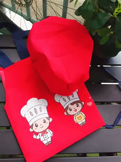 Affordable Waterproof Kitchen Aprons for Every Chef