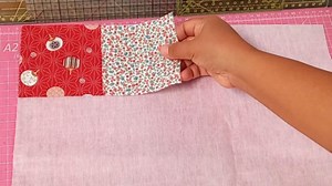 Artist makes a tote bag with leftover fabrics and it looks Pinterest perfect