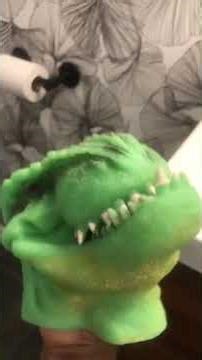 shark puppet Underwater challenge￼