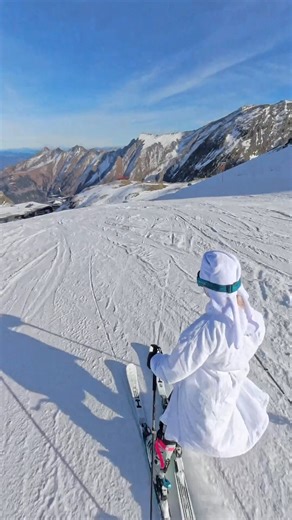 HEAD Ski on Instagram: "GIVEAWAY TIME: SKI & SPA ESCAPE We mixed glacier skiing with warm spa pools at @tauernspa – now we want YOU to feel it too. We’re giving away: ⛷️ 1 pair of HEAD skis 🏨 2 nights for two at TAUERN SPA Zell am See – Kaprun 🎿 2 ski passes for the Kitzsteinhorn Glacier How to enter: Follow @head_ski, @tauernspa and @kitzsteinhorn_official Tag one friend you’d take on this ski & spa adventure Ready to ski all day and spa all night? ❄️🔥 #HEADSki"