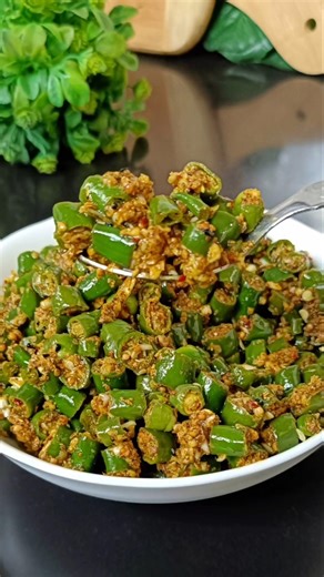 Hari Mirch Ka Achar | जब भी बनाती हूं सबसे ज्यादा मै ही खाती हूँ |😃#ytshorts #shorst #viralvideo