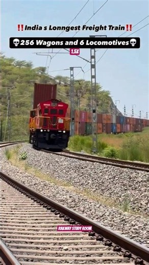 👀 Don't Blink! 🛤️'256 Wagons. 🚃6 Locomotives🚂. One Monster Freight Train!🚂#train #fyp #railway #rrb
