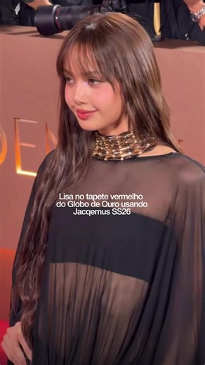 Lisa brilha no Globo de Ouro com Jacquemus SS26