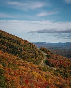 Enfilez de bonnes chaussures et explorez les plus beaux sentiers de la région cet automne! 🍂🥾 | Québec cité