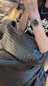 6.3K reactions · 70 comments | What’s in my bag | โปรด-ปาลิน บุญยรัตกลิน | Facebook