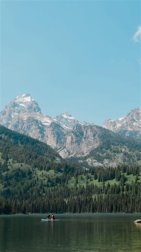 Here are 7 must-do experiences before you leave Wyoming: 📍See the bison at Hot Springs State Park (Thermopolis) – Not only can you soak in healing mineral waters here, but the park also has a state run bison herd you can view from the road or walking trails. It’s the perfect mix of wild and relaxing. 📍Paddleboard at Taggart Lake – Nestled in Grand Teton National Park, this alpine lake is a hidden gem. It’s a 3-mile hike but bringing along a paddleboard for the still, glassy water surrounded by