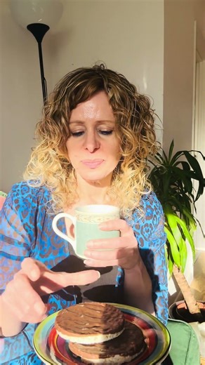 Listening to hunger #shorts #lawofattraction #hungry #disorderedeating #afternoonsnack