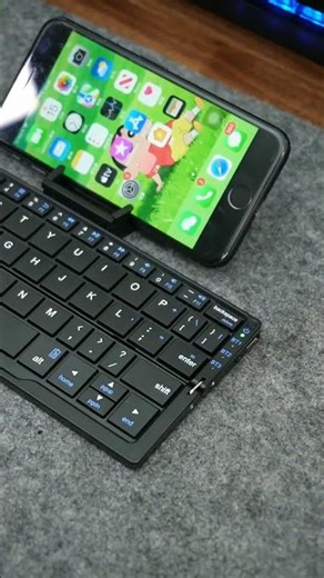 This practical foldable keyboard instantly transforms into a computer when connected to your phone.