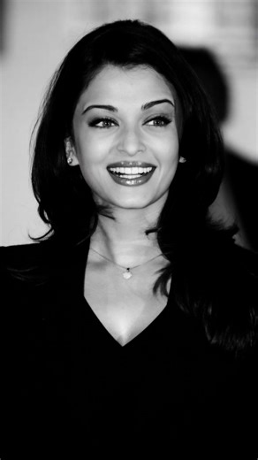 Height Versa on Instagram: "Aishwarya Rai Bachchan ki height 5 feet 3.48 inch (161.24 cm) ho sakti hai, lekin unki presence aur elegance unhe screen par hamesha taller feel karwati hai. Ye proof hai ki grace, confidence aur personality height se kahi zyada matter karti hai — isi wajah se Aishwarya aaj bhi beauty aur class ka global symbol hain. #BollywoodFacts #CelebrityStats #AishwaryaRaiBachchan #CelebrityHeight #BollywoodIcon"