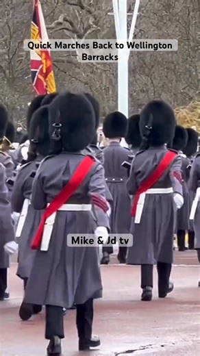 Quick Marches Back to Wellington Barracks #Shorts | Eve Laura | Facebook