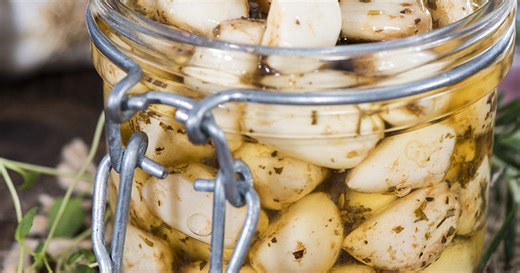Conserve d'ail confit aux herbes