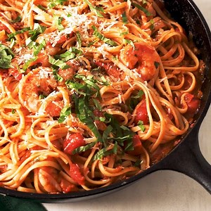 Pasta, shrimp, spice... Shrimp Fra Diavolo is straight 🔥🔥🔥 Full recipe: http://dlsh.it/8rH0Q1i | Delish