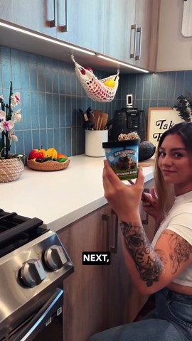 Miranda Morey on Instagram: "Add a mini version of you to your videos with this tutorial! 🎥✨All you need is CapCut and your phone. Here’s some tips👇 * Film yourself in a well-lit space with a clean background for the best results * Make sure to capture your product from the same angle as your video * Have fun experimenting with different products! * Get creative with unique angles and fun ways to ‘sit’ or interact with the product! #capcutedit #mobilephotography #creative #contentcreation #ins