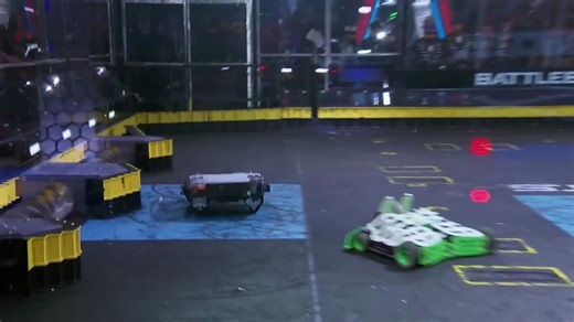 本周 BattleBot 之战：巫医 vs. 格鲁夫 - 来自世界锦标赛 V_哔哩哔哩_bilibili