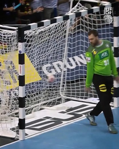 Best music in handball? 🎶 The sound of the net cracking ⚡️ 🇳🇴 Magnus Rod with a 102 km/h shot at #GERDEN19 #bestofhandball | International Handball Federation