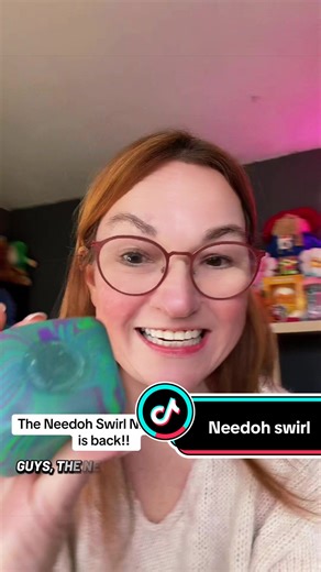 If you’ve been waiting for a NeeDoh Nice Cube restock, this is the one that’s about to disappear again 👀 This is the Nice Cube Swirl NeeDoh, and it’s honestly one of the most satisfying fidget toys I’ve tried in a long time. It’s that super solid squish texture everyone’s obsessed with right now – not sticky, not messy, just a really clean, firm squeeze that slowly moulds in your hand and then bounces straight back. The swirl colours make it even better because every single one is slightly diff
