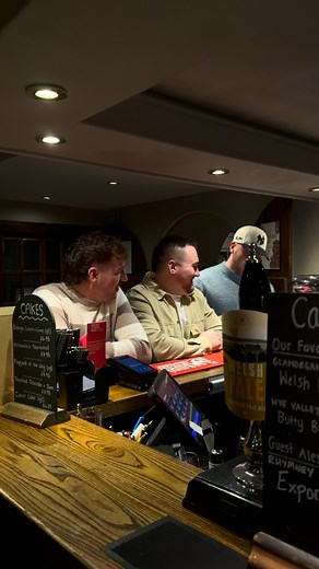 What a way to kick things off! Our first quiz night was a huge success, full of laughter, great vibes and a touch of friendly competition 🍻✨ The bar tab was snapped up this week, so the jackpot rolls over to next Sunday 👀 P.S. Next week’s specialist subject is ‘Finish the Lyric’! 🎶 Join us every Sunday in November at 7PM. The fun’s just getting started! #QuizNight #Bear #Cowbridge #Highstreet #TheBearHotel #Cardiff #Country #TownAndCountryCollective | The Bear Hotel