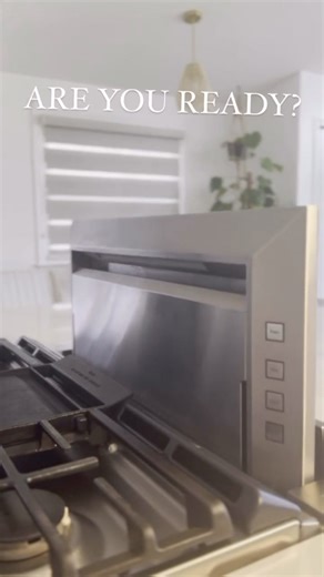 The magic of the Lift Downdraft? It's available on demand, disappears at your command. 🪄✨ ⠀⠀⠀⠀⠀⠀⠀⠀⠀ Ready for a kitchen transformation? Discover Zephyr at the zephyronline.com. 🔗✨ ⠀⠀⠀⠀⠀⠀⠀⠀⠀ Credit: miajohnsonhome Hood: Lift Downdraft | Zephyr