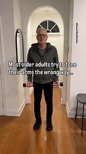 Most older adults try to tone the backs of their arms using bicep curls or light elbow bends... but those don’t target the area that actually jiggles. Here are 3 simple moves that help firm the back of your arms: 1️⃣ Tricep Press-Back Squeezes: 15 reps x 3 sets. 2️⃣ Tricep Kickbacks: 12 each arm x 3 sets. 3️⃣ Tricep Overhead Extensions: 12 reps × 3 sets. Do these 3x per week and you may notice your arms feeling stronger, more toned and more confident. ⚠️ For general fitness education only. Alway