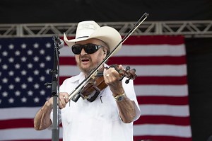 Johnny Bush, Texas country singer who co-wrote ’Whiskey River,’ dies