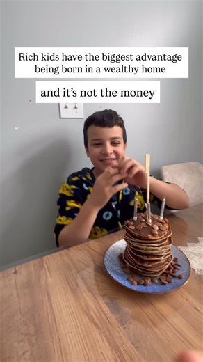 Gulbin | Digital Income Coach for Immigrant Moms on Instagram: "Here’s the truth: 1️⃣ Rich kids grow up around possibility, not limitation. 👉 Middle class kids hear: “Be realistic.” “Don’t aim too high.” “Just get a stable job.” 👉 Rich kids hear: “Try it.” “Test it.” “Build something.” Before they even understand 💰, they’re conditioned to believe that thinking big is normal. 2️⃣ They hear different conversations at the dinner table (and honestly, my family conversations look totally different