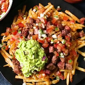 54K views · 46 reactions | These are THE BEST Carne Asada Fries - loaded with steak, cheese, guacamole and salsa, they’re a delicious healthy dinner idea! • 461 calories/8 freestyle points per serving! • PRINT RECIPE>>>https://thegirlonbloor.com/the-best-carne-asada-fries-loaded-fries/ | The Girl on Bloor - Healthy, easy recipes for busy people | Facebook