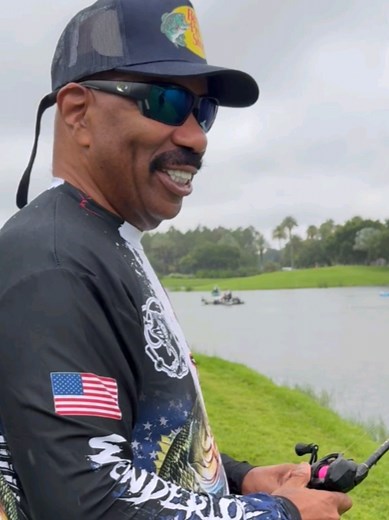 🌧️ Steve Harvey’s Reelin’ with Svivlo! 🎣 Rain? Pfft! @Steve Harvey worked our Draken ONE like a champ at ICAST’s On the Water! 🎥 Made our whole day! Thanks, Steve, you legend! Visit booth #3338 @ICAST #Svivlo #ICAST2025 #SteveHarvey #DrakenONE #FishOn