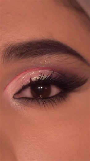 Kaleeza / Eye Makeup on Instagram: "Step by Step Tutorial for Beginners #eyemakeup #eyemakeuptutorial #makeup #makeuptutorial #fyp"
