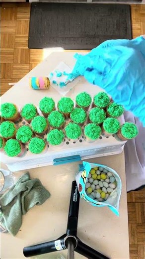 Eater Push Up Cake Pops #easter #cake #cakepops #pushpop