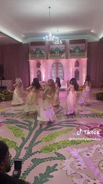 Traditional Arabian Dances at a Desi Wedding | Nari Nari Dance Performance