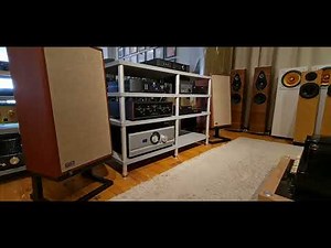 Listening to #KLH Model 5 #Speakers at #Audiohuisdelft