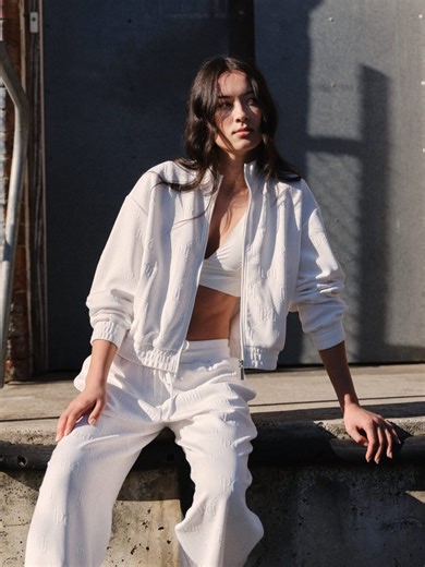 Sasha Gusti for @dluxebasics @sashagusti #viviensmodelmanagement