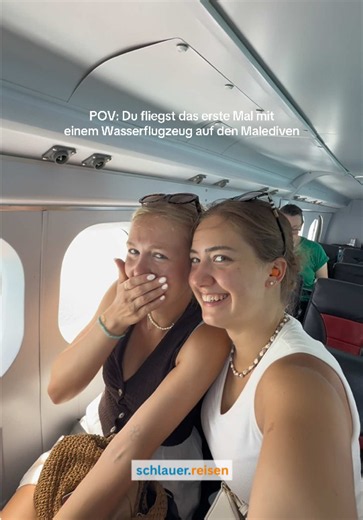 ✈️ Wasserflugzeug oder Speedboat? Was wäre deine Wahl? 🌴 Auf den Malediven beginnt das Inselerlebnis oft schon mit dem Transfer. Je nach Resort erreichst du deine Insel entweder mit dem Speedboat oder mit dem Wasserflugzeug. Beides hat seinen ganz eigenen Reiz. 🚤☀️ Unser Tipp: Ein Flug mit dem Wasserflugzeug gehört für viele zu den absoluten Highlights einer Maledivenreise. Die Aussicht auf die Atolle von oben ist unvergesslich. 💙 Du träumst von den Malediven? Wir planen deine Reise inklusive
