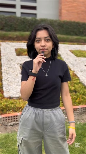 Multimedia UPB on Instagram: "Estudiar en la UPB es entrar a un lugar donde todo empieza a moverse: tus ideas, tus metas y tus ganas de crecer. 📚 Entre clases que despiertan curiosidad, trabajos que exigen lo mejor de ti y personas que terminan marcando tu camino, cada jornada se convierte en una historia para recordar. Aquí descubres nuevas versiones de ti mismo y construyes, paso a paso, el rumbo que quieres para tu vida. 🌎✈️ #multimediaupb #vidauniversitariaupb #upblapaz"