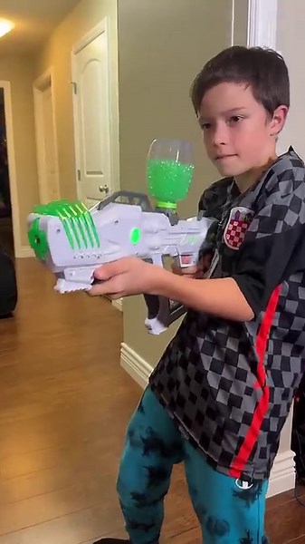 Gel gun war
