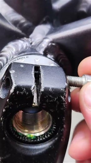 How to properly grease and install bicycle cranks with integrated axle. #shortvideo