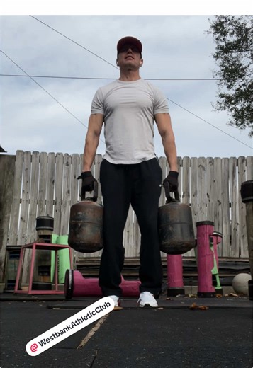 Intense Triple set: Propane Shrugs Log hammer curls Log rows #mensfitness #fitness #gym #creatine