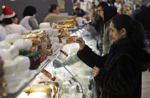 En Russie, le poids de l'inflation liée à la guerre pèse sur l'économie et les ménages | RTS